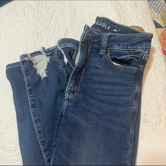 Size 6 American Eagle jeans - Picture 1 of 1